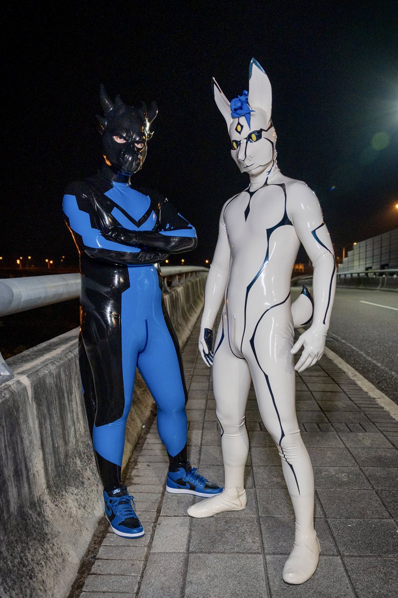 Throwback to when going out on late night patrol with shiny dragon <a href="/LamIan7044/">藍琰 LamIan</a> in his territory

Just two latex creature going out in various places at night, with nothing but thin shiny second skin separated their bare body from cold night air… such a thrilling experience!