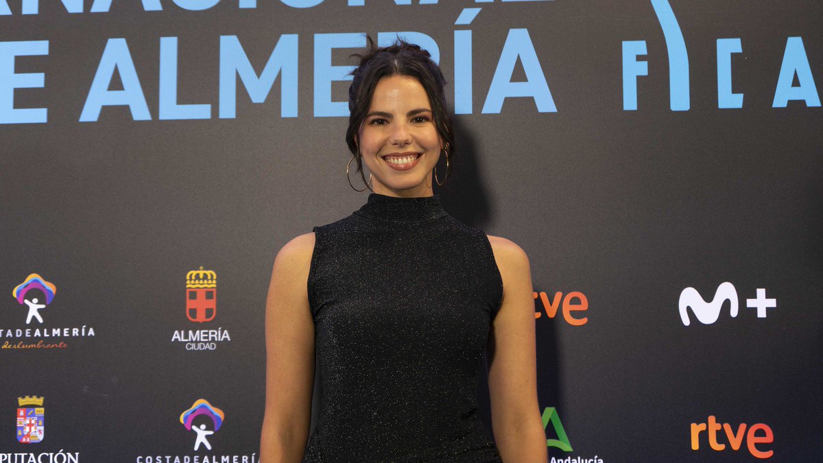 ETPProducciones's tweet photo. 🎬 ¡De Cádiz a Almería! #TierraDeNadie ha sido una de las #ProyeccionesEspeciales del @festivalmeria.
Jesús Carroza y Paula Díaz asistieron a #FICAL en representación del reparto de la película.✨
👉🏻 Disponible en VEOMAC, VEOFEROZ y VEOCARMEN para vuestra consideración. https://t.co/xkOUpNEM2c
