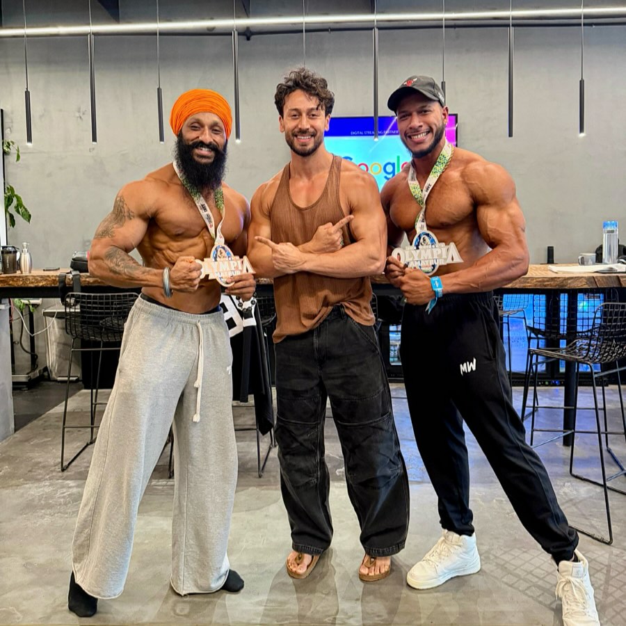 MmaMatrix's tweet photo. Honoured to receive the medal from the best - Tiger Shroff sir
This achievement brings a sense of peace after months of hard work.
Every day was a challenge, but the results make it all worthwhile.
Hard work truly pays off.
#MMAMatrixGym #TigerShroff #FitnessJourney https://t.co/Kab34EM5N6