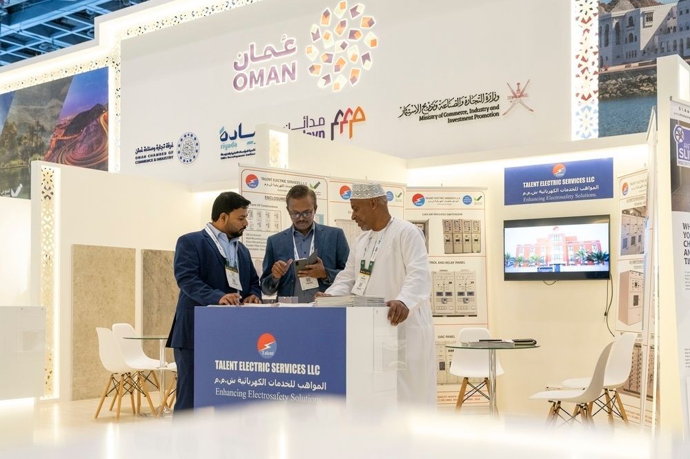 muscat_daily's tweet image. Oman is showcasing its construction prowess at the Big 5 Global in Dubai. 22 Omani firms aim to boost exports and attract investments, aligning with Oman Vision 2040's economic objectives. 
Read More: muscatdaily.com/2025/11/25/oma… 

#OmanExports #Big5Global #OmanVision2040