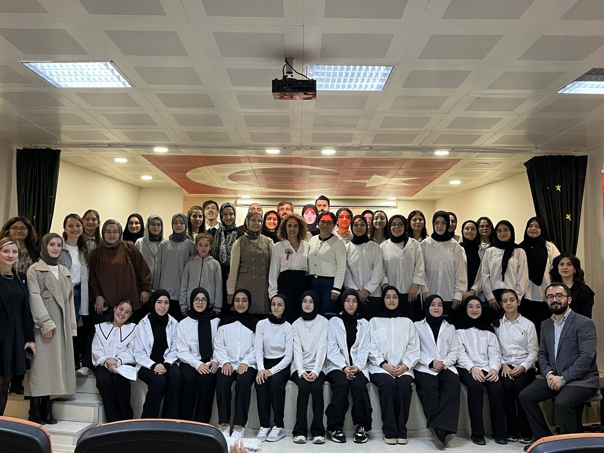Catalcakaihlfsb's tweet photo. Sevgi ve merhamet tohumu ektiğimiz her çocuk geleceği güzelleştirecek💐🌸

Müzik Öğretmenimiz Pınar BALYEMEZ öncülüğünde öğrencilerimiz, öğretmenlerimizi gösterileri ve  konserleriyle gururlandırdı.🎼🥁🪇

İyi ki Öğretmeniz✨ https://t.co/F8HRpn5Zzp