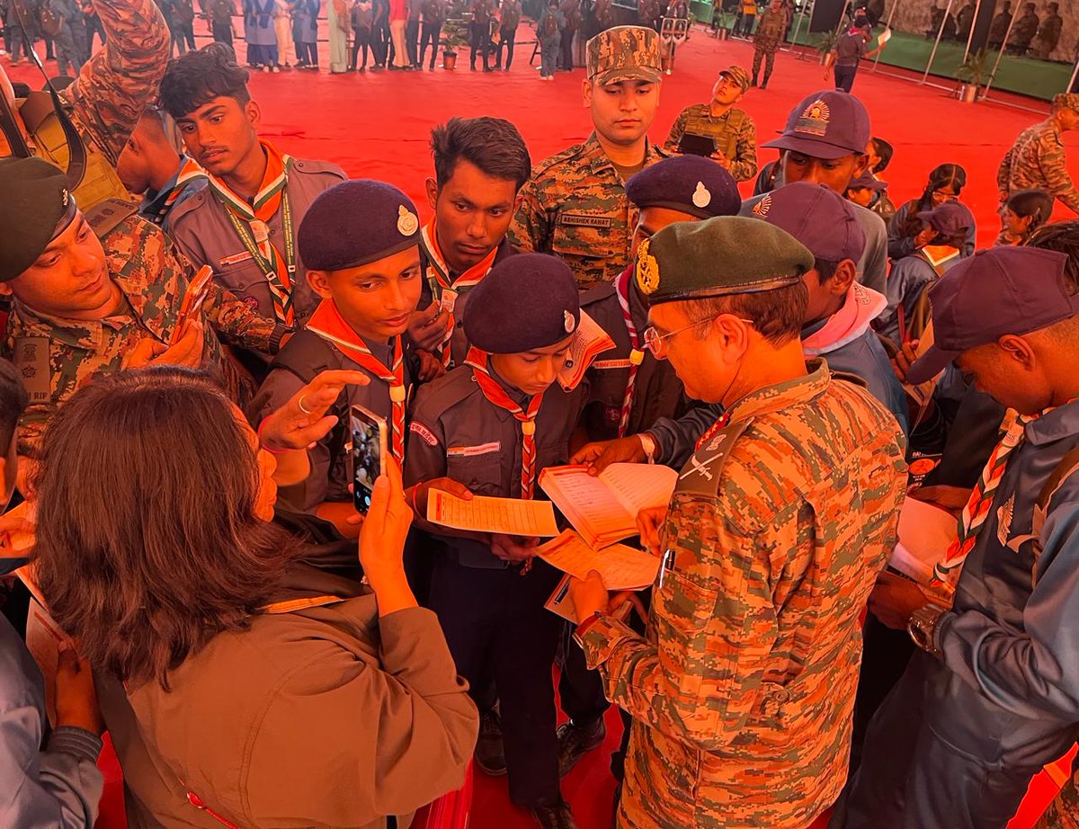 suryacommand's tweet image. &quot;𝗦𝗵𝗮𝗽𝗶𝗻𝗴 𝗠𝗶𝗻𝗱𝘀 𝗦𝘁𝗿𝗲𝗻𝗴𝘁𝗵𝗲𝗻𝗶𝗻𝗴 𝘁𝗵𝗲 𝗡𝗮𝘁𝗶𝗼𝗻&quot;

Lt Gen Navin Sachdeva, #COS HQ #CentralCommand visited the 19th National Jamboree of Bharat Scouts and Guides Uttar Pradesh 2025 at #Lucknow and interacted with enthusiastic young participants from across…