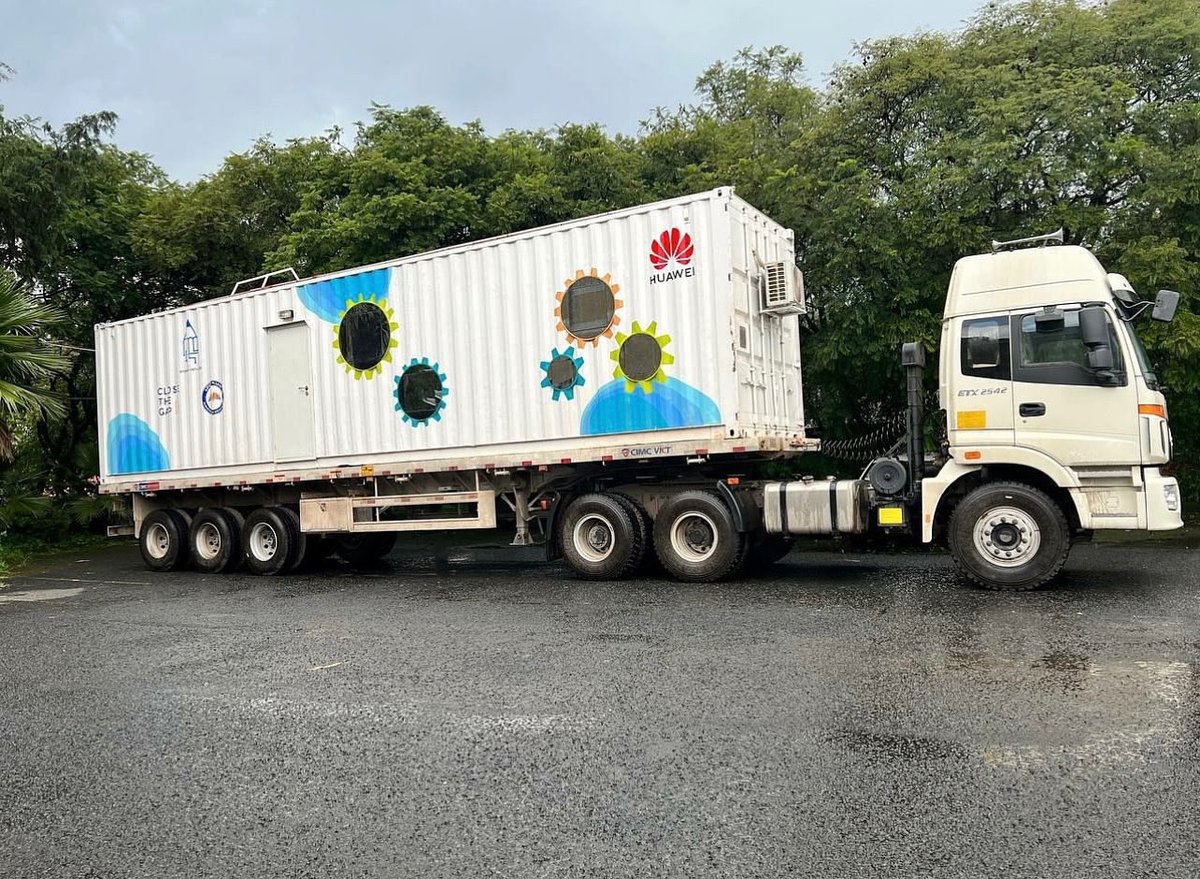 digitruck_et's tweet image. It might just look like just a container, but if you look inside you can see that we’ve transformed a 40-foot shipping container into a high-tech mobile learning unit. #DigiTruck #TechForAll #DigitalLiteracy