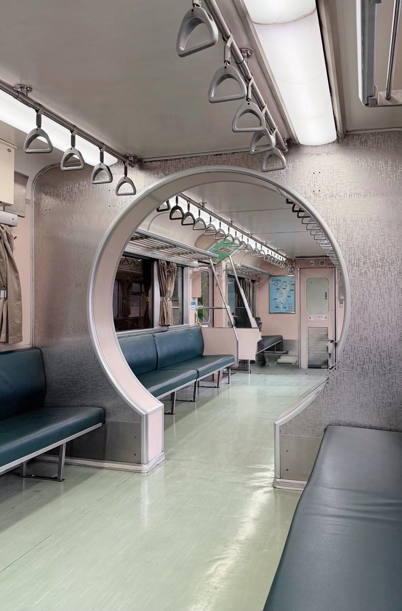 ilovepurinhk's tweet image. 海科館駅から瑞芳駅までの列車。
円形だよ！同じ車両からだよ😍
とても嬉しい〜☺️

#猪塚健太写真集
#猪塚健太