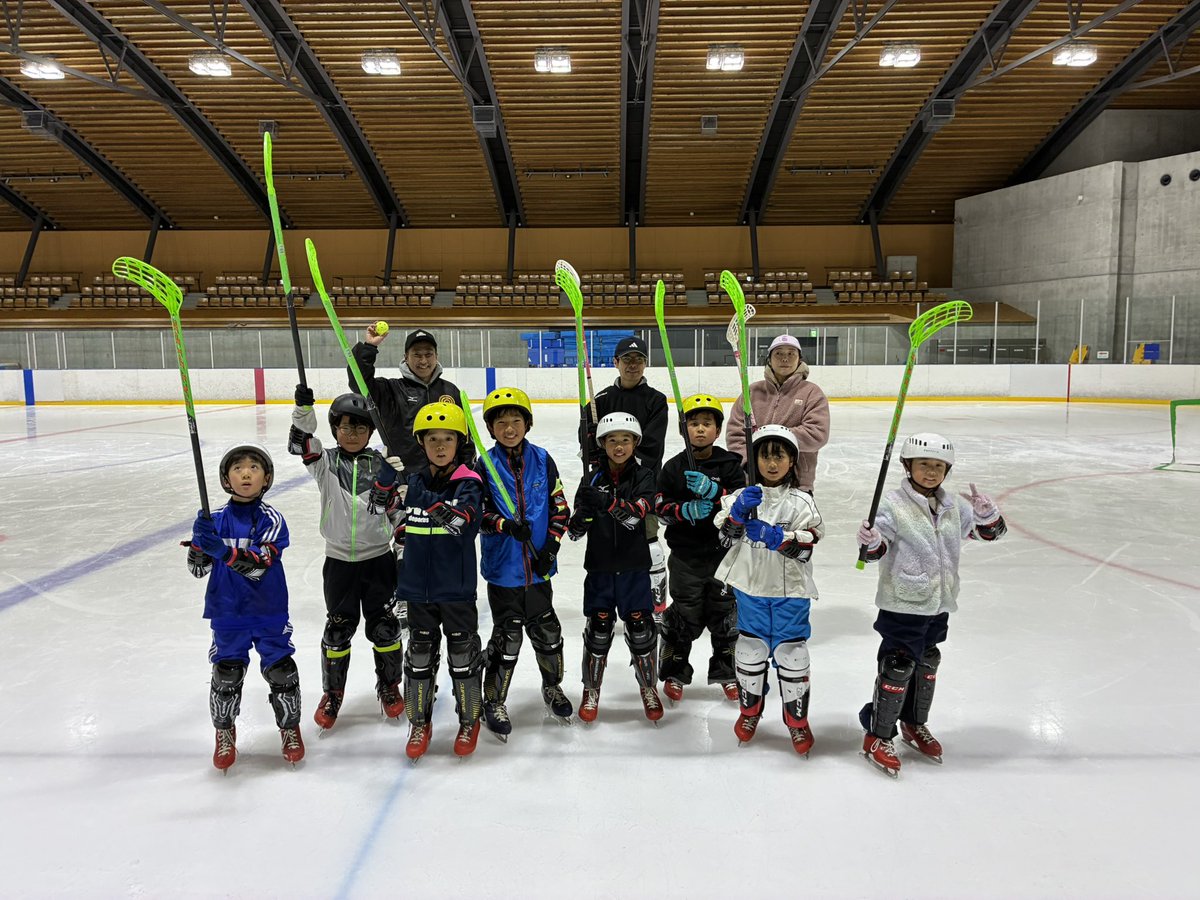 vfsc2017's tweet image. ヴァンフォーレ
#アイススケート&amp;amp; #アイスホッケー
子ども達にスポーツの選択肢を🧊🏑

毎回楽しいと3回目の参加をしてくれたお友達の上達のスピードが更に😳💦

そして、初めて参加も3名😆
試合が超白熱🔥

次回は12/9(火)1930-2030で開催📝

申込み↓
x.gd/AOCCX

#vfsc #vfk