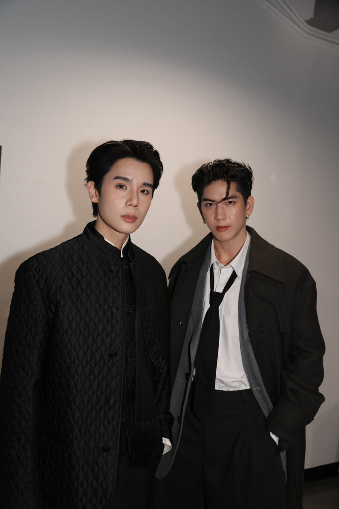 โปรดอยู่ในความคุ้มครองของป้องปืน I tweet media