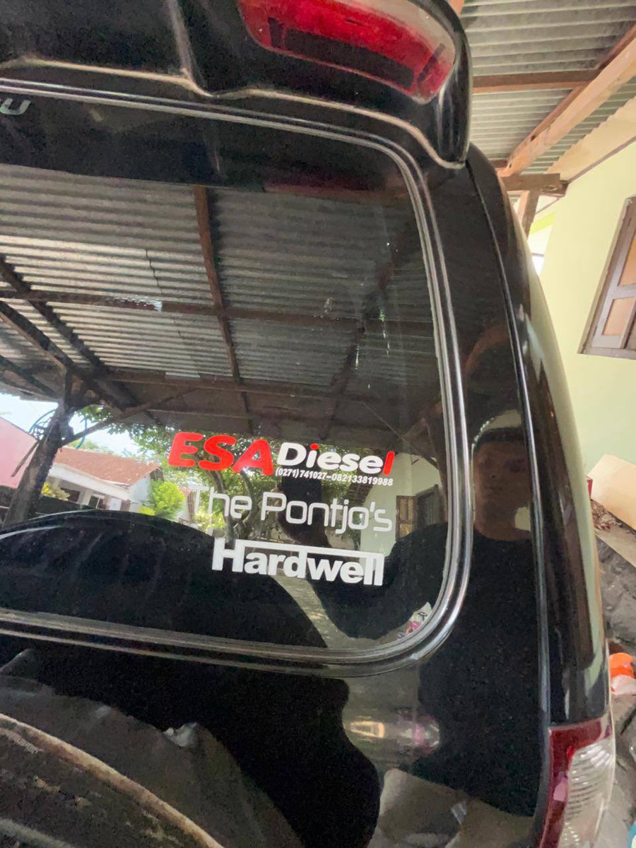 SoloMenfess's tweet photo. -lur dibantu yaa

Telah hilang mobil Izusu Panther Grand  Touring 2008 dgn Nopol AD 1152 GP. 
Kronologi : 
dari Sabtu malam terparkir digarasi, Senin Subuh sekitar pukul 04.30 unit sudah tidak ada. Kebetulan area rumah tidak ada CCTV & di tetangga juga tidak ada. Lokasi kejadian disekitar Jl Kapten Mulyadi 21 timur taman Pancasila Karanganyar
Adapun ciri khusus berupa : 
1. 3 sticker dibelakang (ESA DIESEL, THE PONTJO’S & HARDWELL)
2. ⁠Ada scope di kap
3. ⁠Bamper depan banyak lecetnya
Kejadian tsb sudah kami laporkan ke pihak berwajib, tapi dengan kekuatan social media semoga bisa lebih cepat ketemu.
Posisi rumah kami ditengah kota 200m dekat Rumdin Bupati & 300m an dekat Polres Karanganyar. Ditengah kota saja maling berani beraksi. 
Apabila ada yg melihat bisa langsung DM atau hubungi 085186824403