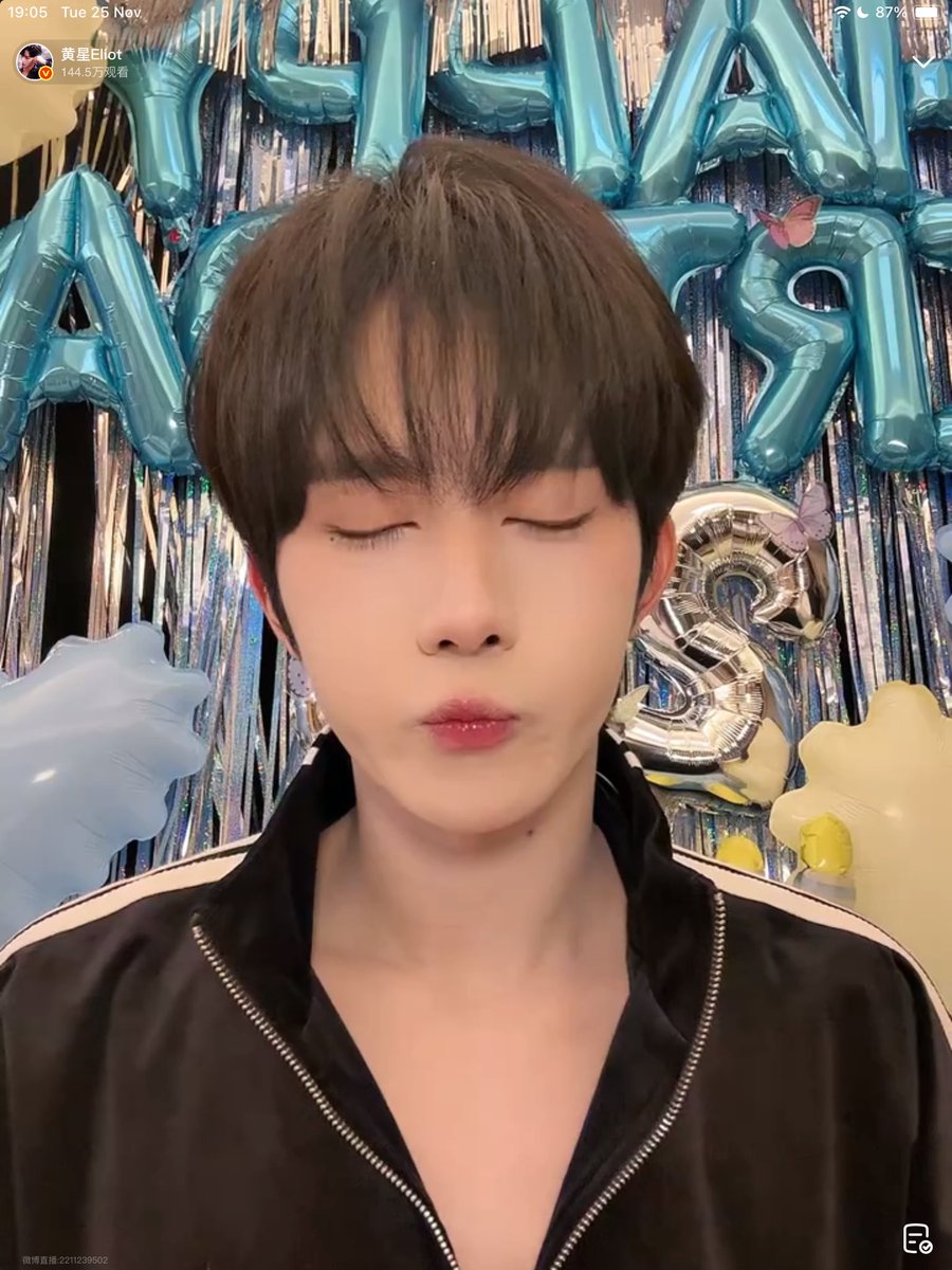 เปี๊ยกน่ารักมากนิ่ <3

#Happy26thELIOTDay
#EliotHuang #HuangXing