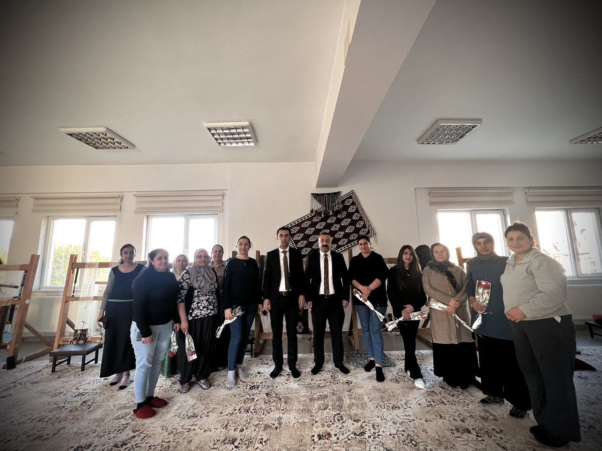 🚩İlçe Şube Müdürümüz Ramazan Yaşar ve Cumhur Akdemir Cumhuriyet İlkokulu ve Halk Eğitim Merkezini ziyaret ederek çiçek takdim etti.

<a href="/tcmeb/">Millî Eğitim Bakanlığı</a> <a href="/Yusuf__Tekin/">Yusuf Tekin</a> <a href="/Hakkari_MEM/">Hakkari İl Milli Eğitim Müdürlüğü</a> <a href="/nrtttin_ylmz/">Nurettin YILMAZ</a> <a href="/CukurcaKaymakam/">Çukurca Kaymakamlığı</a>