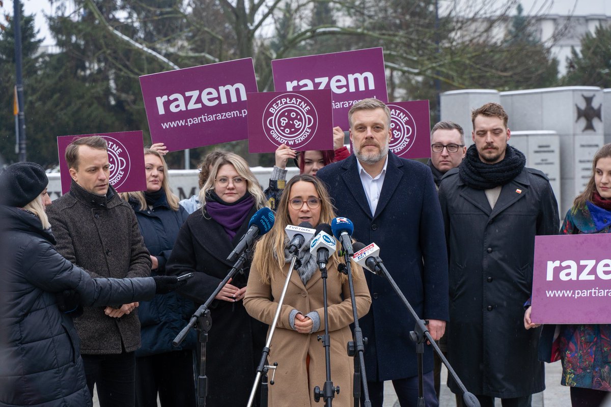 Aż 93 proc. uczestników konsultacji społecznych uważa, że ustawa Razem o bezpłatnych posiłkach w szkołach jest potrzebna i powinna wejść w życie!

Wiecie jakie, poza najbardziej oczywistymi czyli pełnymi brzuchami dzieci, mielibyśmy z tego korzyści? Najedzone dzieci lepiej się