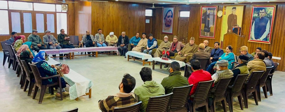 ReyazRehim's tweet image. Dr. #FarooqAbdullah, the party president, chaired a meeting with the party’s central zone functionaries, #Legislators, and office bearers at the party headquarters, #Nawa-e-Subha, Srinagar.