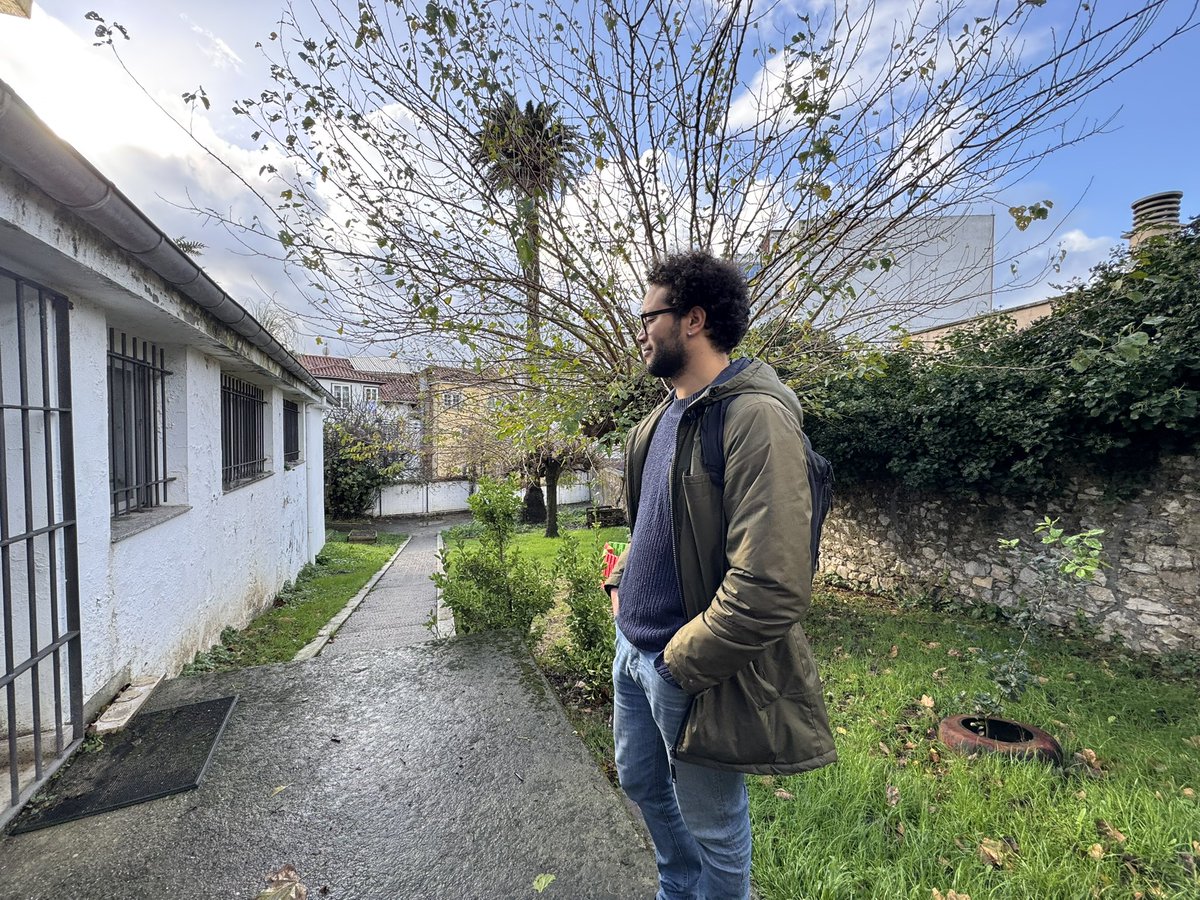 Seguimos con la visita a colegios públicos de #Santander para conocer la realidad del día día que tiene la comunidad 

Hoy hemos ido al Menéndez Pelayo. Gracias al personal de la directiva por estar siempre abiertos a hablar de las necesidades de los estudiantes