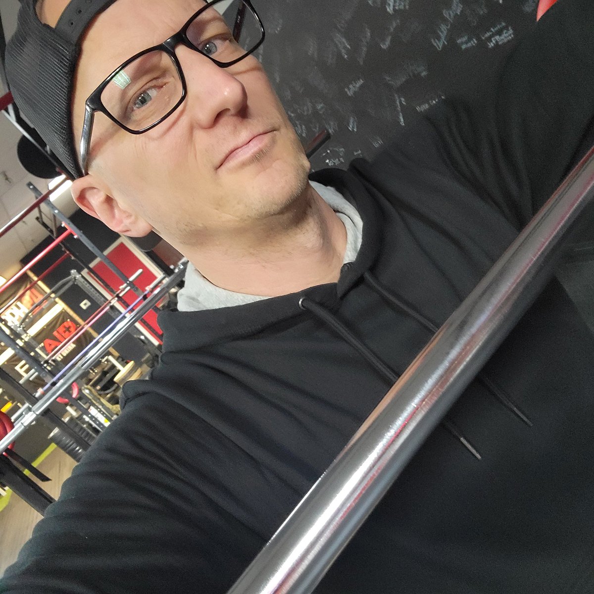 CollinBrown85's tweet image. Good morning, you beautiful people. It&apos;s Tuesday. And we&apos;ve got the strict press on tap.

The funny part about pressing weight overhead is that it&apos;s good practice to drive through your heels and think about pushing the floor down rather than the weight up.

Back, glutes, and abs…