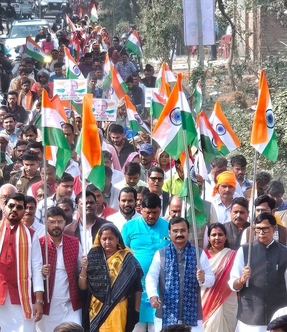 BJPKashiKshetra's tweet photo. राष्ट्रीय एकता एवं अखंडता के नायक 'लौहपुरुष' सरदार बल्लभभाई पटेल जी के 150 वीं जयंती समारोह अभियान के अंतर्गत जौनपुर जिले के विधानसभा क्षेत्र मुंगरा बादशाहपुर में "एकता पदयात्रा" ( यूनिटी मार्च) में आदरणीय क्षेत्र अध्यक्ष श्री दिलीप पटेल जी  सम्मिलित हुए। https://t.co/AALH9OyvZv