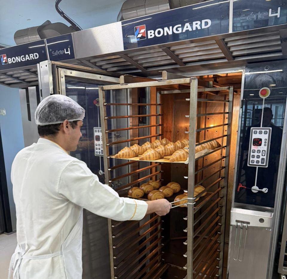 BangaloreFrance's tweet image. When a diplomat from #France vouches for the best flaky &amp;amp; buttery #pastries - #croissants and #desserts - in #Hyderabad, you must jot down the address : we are talking of Roast Cafe where 🇫🇷chef @joakim_prat serves you the best #recipies guaranteeing the best #quality and #taste.