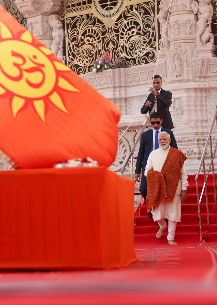 vikashshresth's tweet photo. राम मंदिर के शिखर पर धर्मध्वजा लहराई

#Ayodhya #RamMandir #dhwaj https://t.co/mtiAVklZ2P