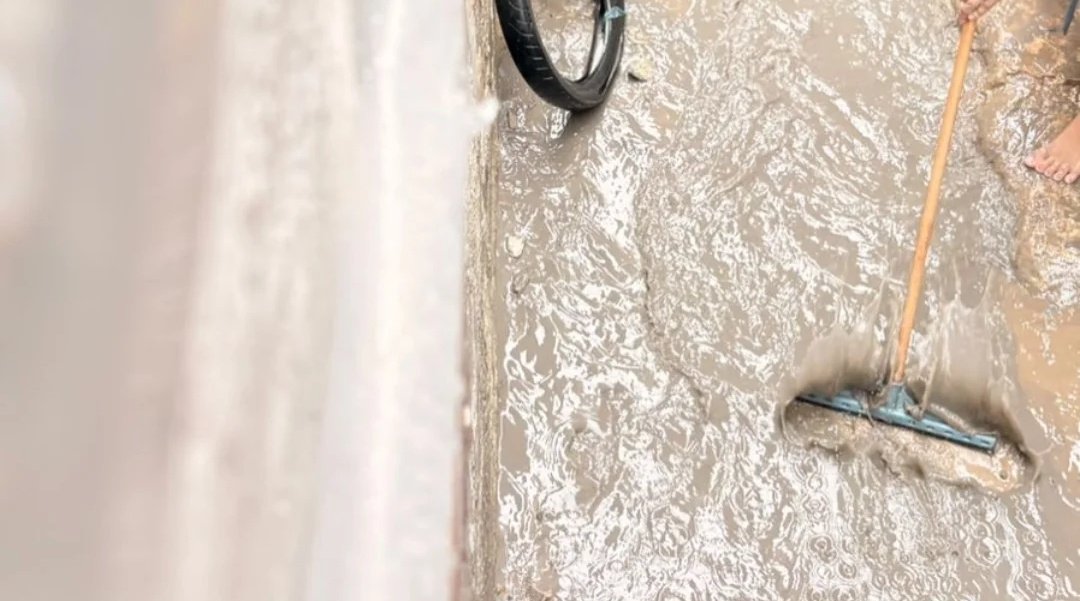 Engmuna20's tweet image. An entire city is flooding right now, with no shelter, no warm clothes… and hearts heavy with fear and sorrow.