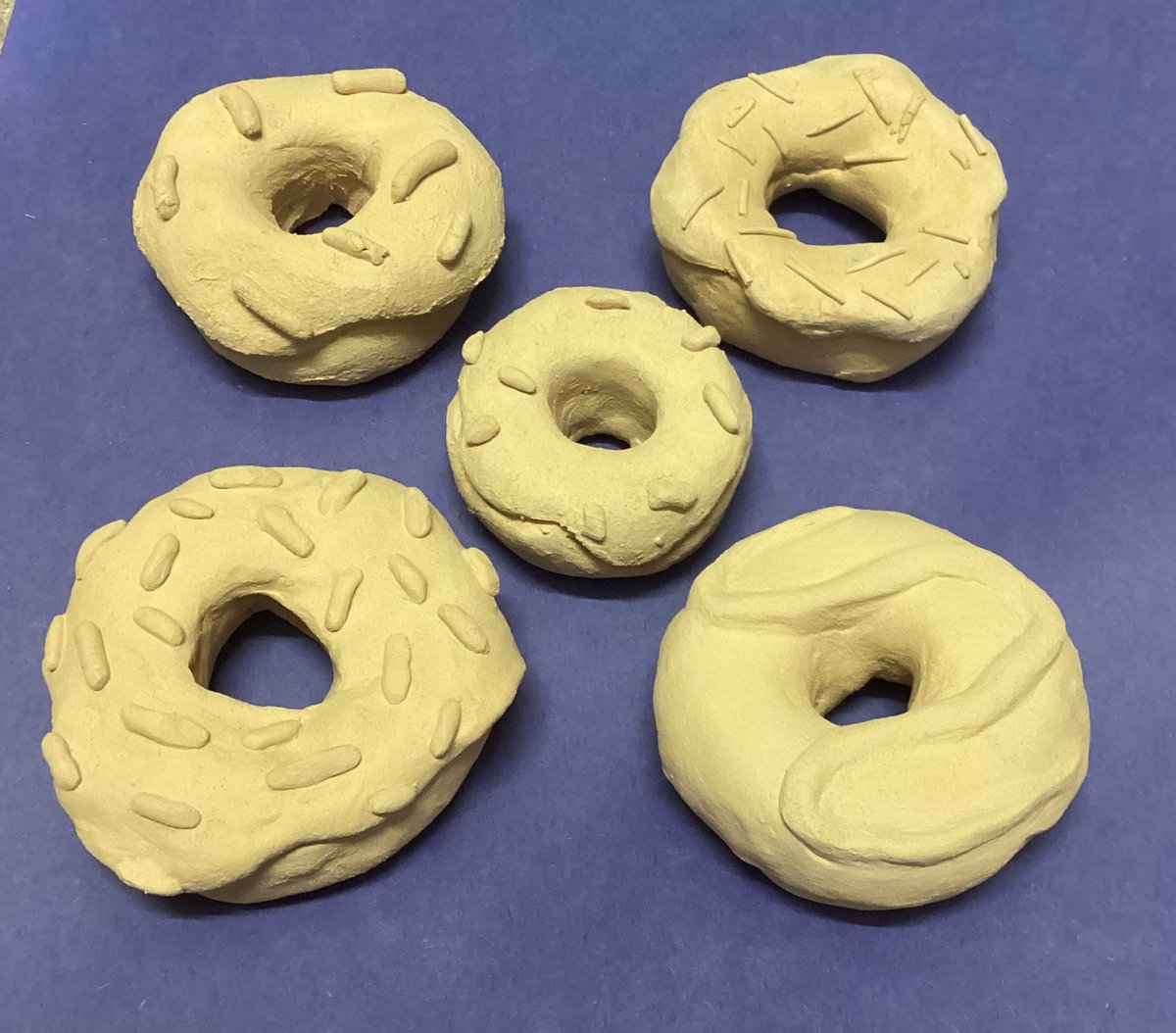 Year 10 doughnuts fresh out the kiln! Can’t wait to see these painted! 🤩

<a href="/IbstockSchool/">Ibstock School</a> 

#art #ceramics #artinschools #schoolartproject