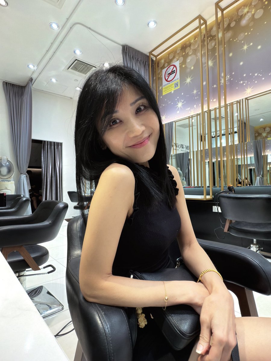 ivylimcc's tweet image. Tried a new hairstylist. Not for a makeover but to maintain my look. I explained very little yet, he nailed it. 

Walked in like a jungle woman, walked out a city girl again.
The little joy in life 

#cheapthrills