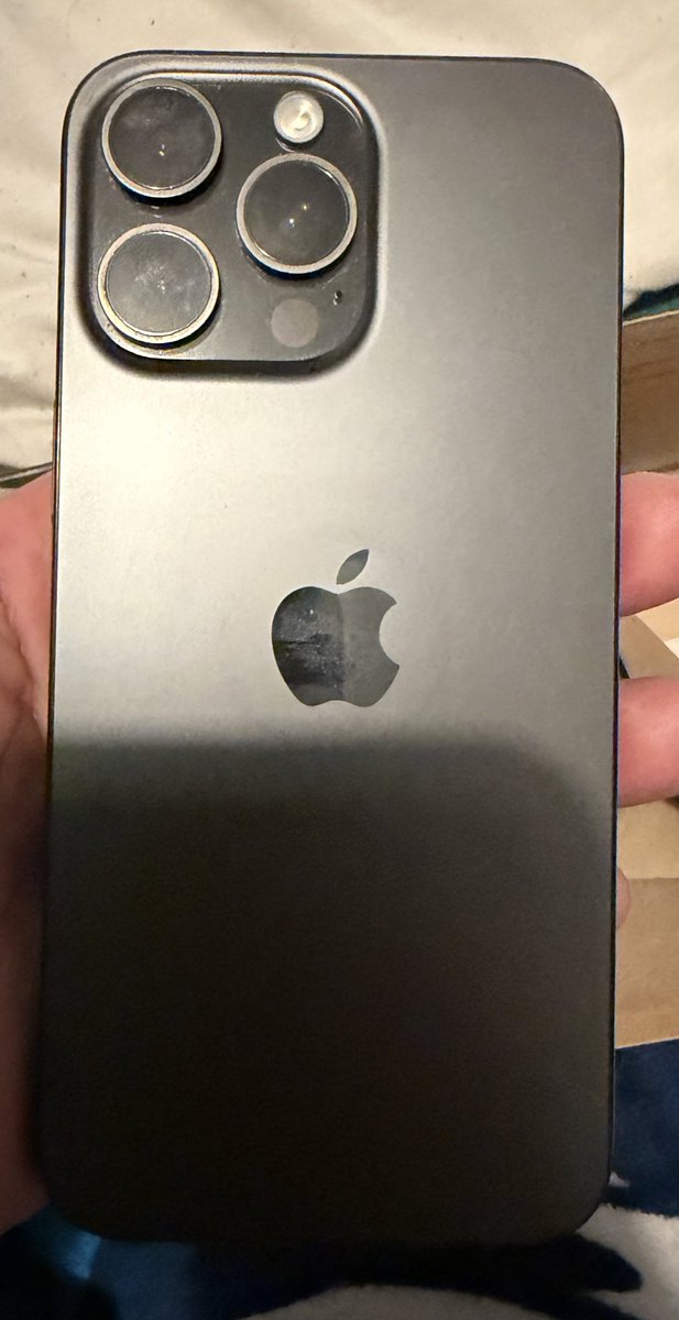 mo_avfc74's tweet photo. Hey @O2 I sent my phone to likewize in almost perfect condition for switch up. Now they are saying the phone is damaged and offering £500 less than what was offered. Does this phone look damaged to you? Is this how you treat a customer of more than 2 decades? This needs resolving https://t.co/hLkDtEH4q5