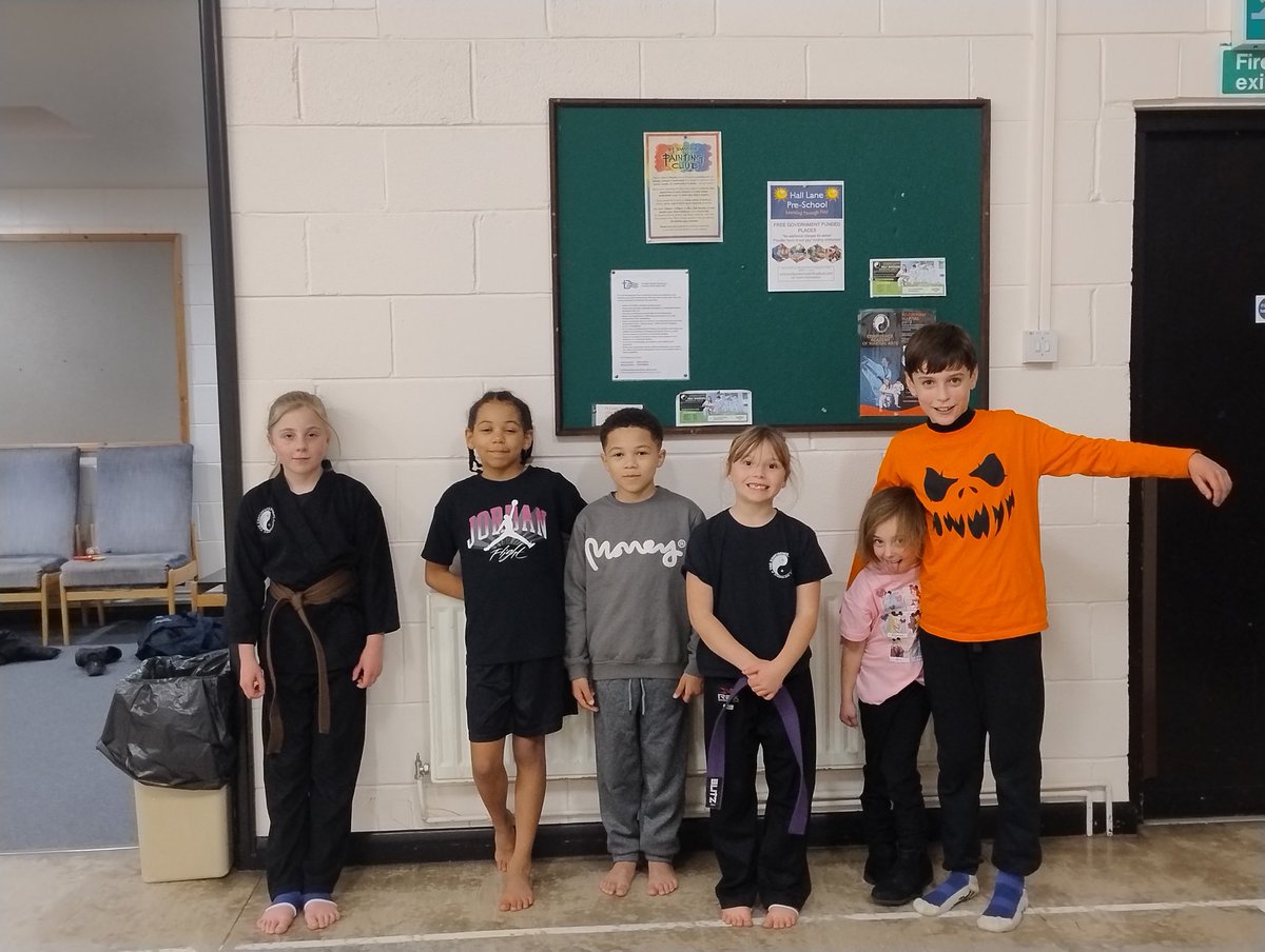Confidence_MMA's tweet photo. https://t.co/5PQwbfJDuP
#CoalvilleMartialarts #focus #GoalSetting  #Goalgetting #smashinggoals #martialarts #Empowerment #buildingconfidence #confidentkids #broomleysschool #whitwick #Bardon #junction22m1 #greenhillestate #talkupcoalville #Community #Coalville #Leicester https://t.co/UCB08iQ6ex