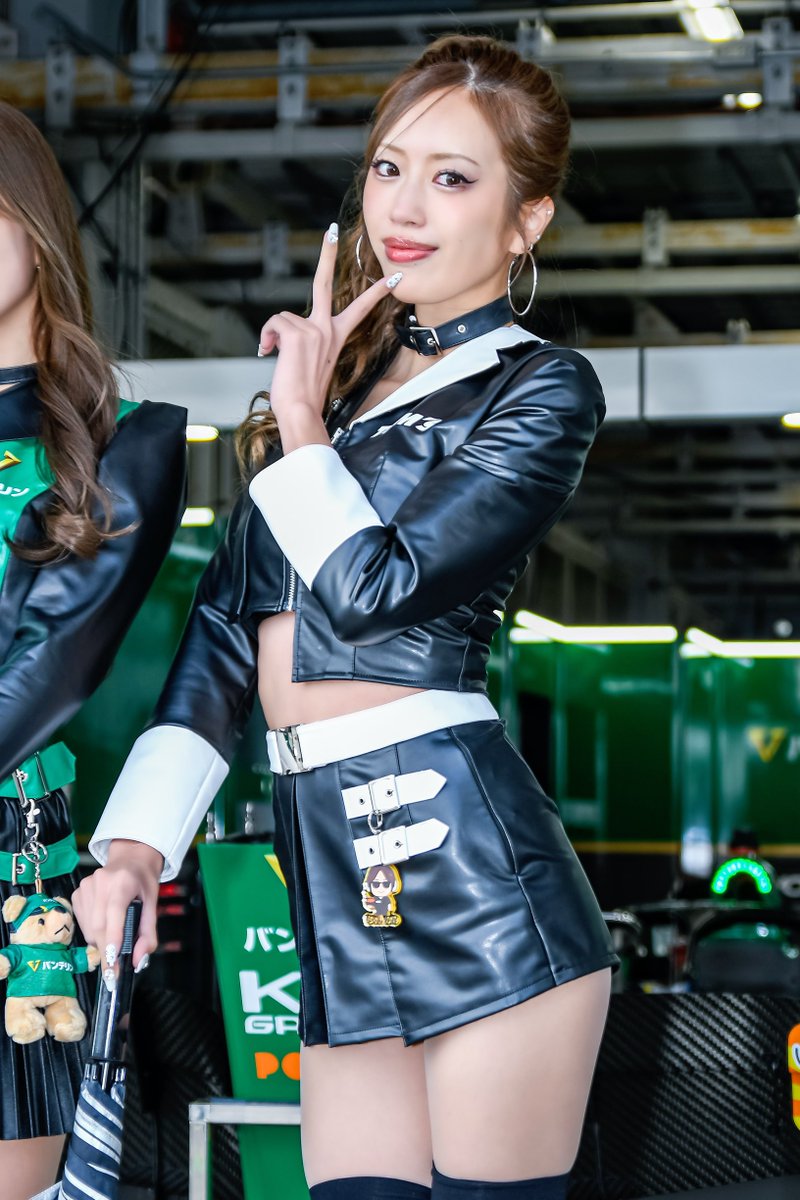 naottie_swcs's tweet image. 11/22 #スーパーフォーミュラ #鈴鹿サーキット
個人的にはかこちゃんのカッケーイメージにピッタリ合う、トムスコス着てるかこちゃんはめちゃくちゃに好き。まぁ何着てても似合ってるし、好きなんだけれども。ポニテもめちゃくちゃ良き👏
#央川かこ さん(@kako_6717)
#TOMS
#TOMSチームアテンダント