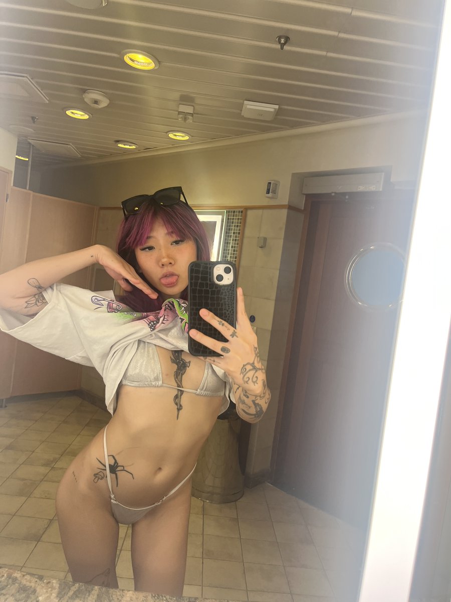 Violet Mae tweet media