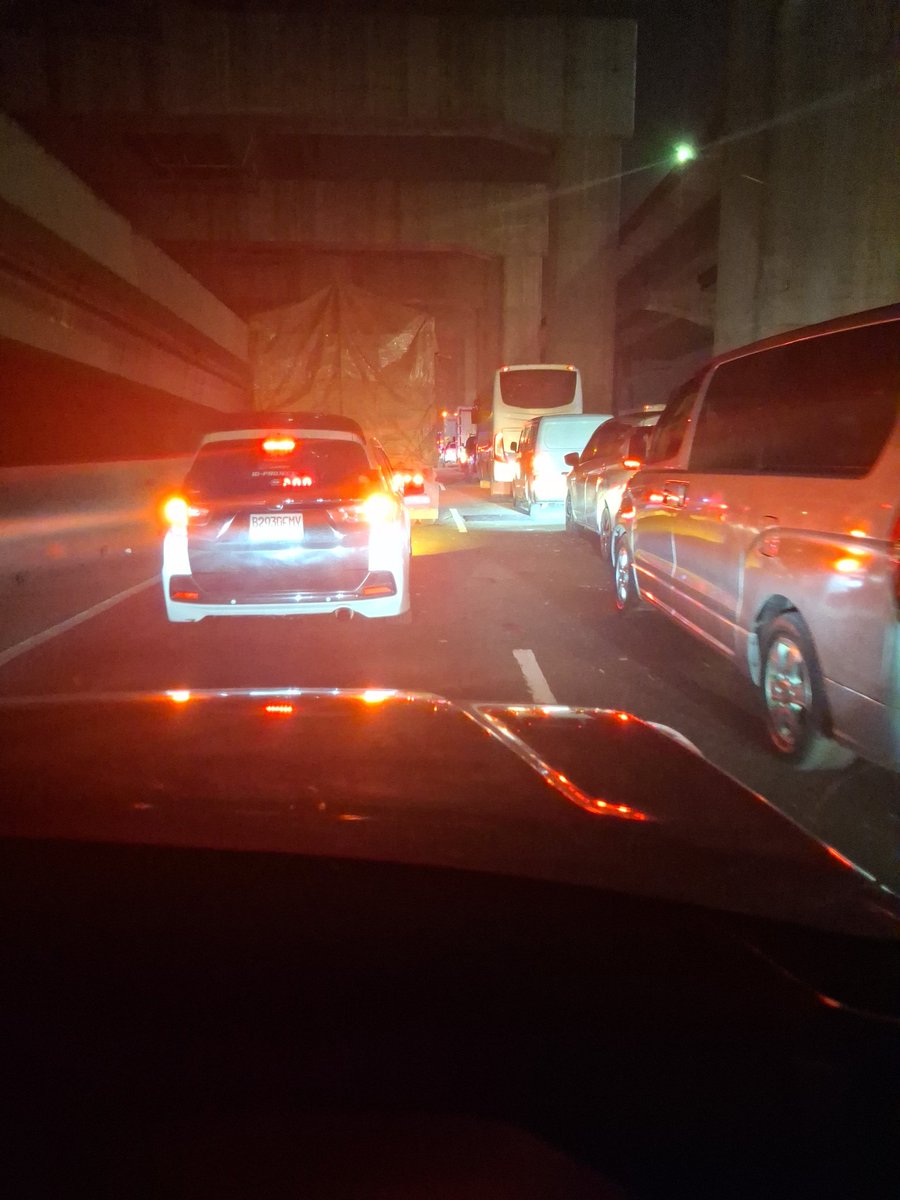 ciptopribadi's tweet photo. @PTJASAMARGA Jasamarga, ini beneran ga dipikirin efek kemacetan panjang krn perbaikan?kemacetan parah hampir 25km, apa benar ga dipikirin mitigasi risikonya?
@txtdrbekasi @RadioElshinta @NTMCLantasPolri https://t.co/l21gbFMfd1