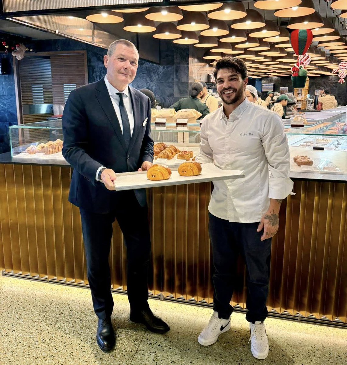 BangaloreFrance's tweet image. When a diplomat from #France vouches for the best flaky &amp;amp; buttery #pastries - #croissants and #desserts - in #Hyderabad, you must jot down the address : we are talking of Roast Cafe where 🇫🇷chef @joakim_prat serves you the best #recipies guaranteeing the best #quality and #taste.