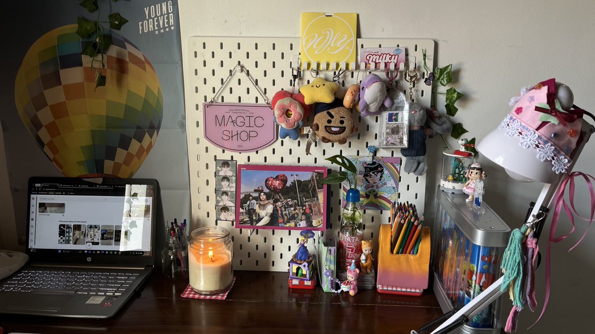 lifeatraces's tweet photo. bits of my room corner https://t.co/reBDrqwHMK