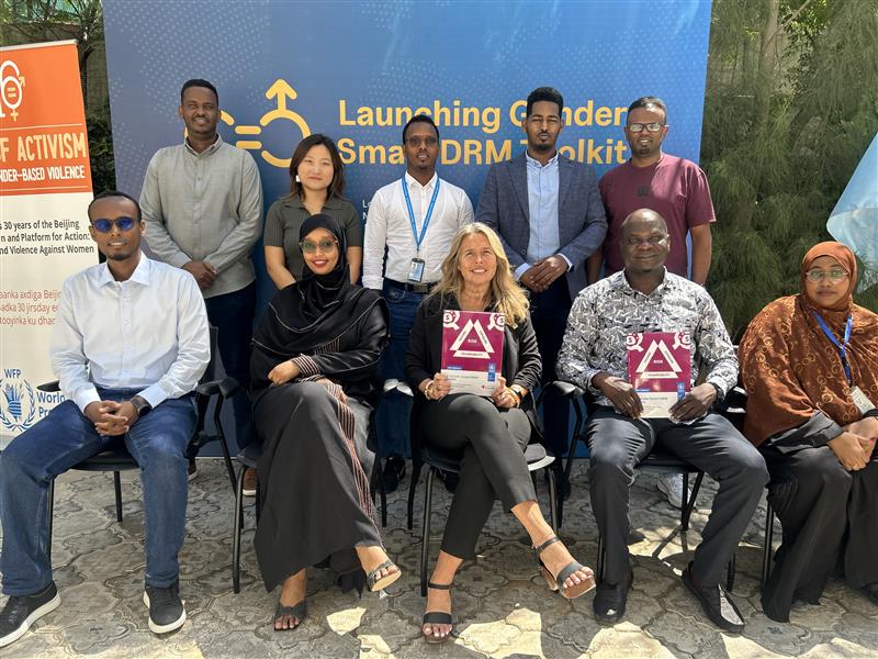 WFPSomalia's tweet image. Today, @WFPSomalia launched the Gender Smart Disaster Risk Management Toolkit- first of its kind in Somalia that provides evidence based guidance to integrate gender equality into DRM across #Somalia 

Thank you @CanHCKenya for the support &amp;amp; WFP&apos;s partners for the collaboration!