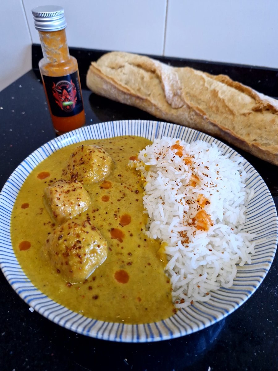 kintiman's tweet image. Albóndigas al curry y a funcionar toda la tarde.