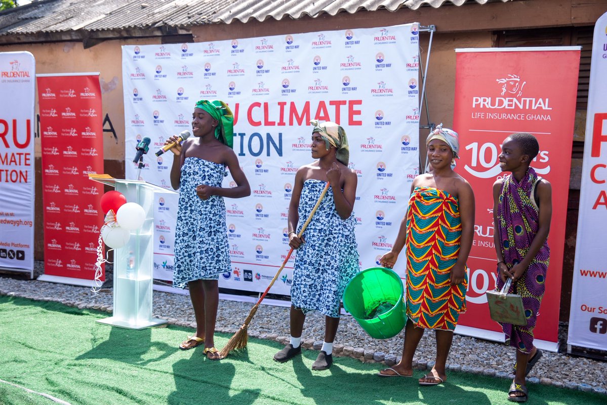 PruLifeGhana's tweet image. 2/3 

The PRU Climate Action Project continues to deliver meaningful community impact:

🎈  Health insurance for 300 vulnerable individuals
🎈  Mosquito nets for pregnant &amp;amp; lactating mothers
🎈  School environmental clubs + plastic recycling initiatives