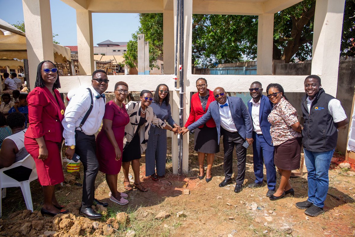 PruLifeGhana's tweet image. 2/3 

The PRU Climate Action Project continues to deliver meaningful community impact:

🎈  Health insurance for 300 vulnerable individuals
🎈  Mosquito nets for pregnant &amp;amp; lactating mothers
🎈  School environmental clubs + plastic recycling initiatives