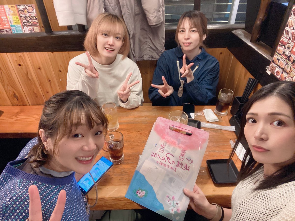 12時に集合🚉
キットを入手して、ランチ後に謎解きスタート🚶‍♀️🚶‍♀️🚶‍♀️🚶‍♀️
途中まで解いて、16時にお茶して、
暗くなってる中、最後の謎を解き🤔💭
17時半…遂にℂ𝕠𝕟𝕘𝕣𝕒𝕥𝕦𝕝𝕒𝕥𝕚𝕠𝕟𝕤✨
途中まで2チームに別れてたのに最後はもう全員協力プレー(* ¨̮*)- ̗̀🤝 ̖́-(*¨̮ *)
まるっと1日楽しかった😆☔️