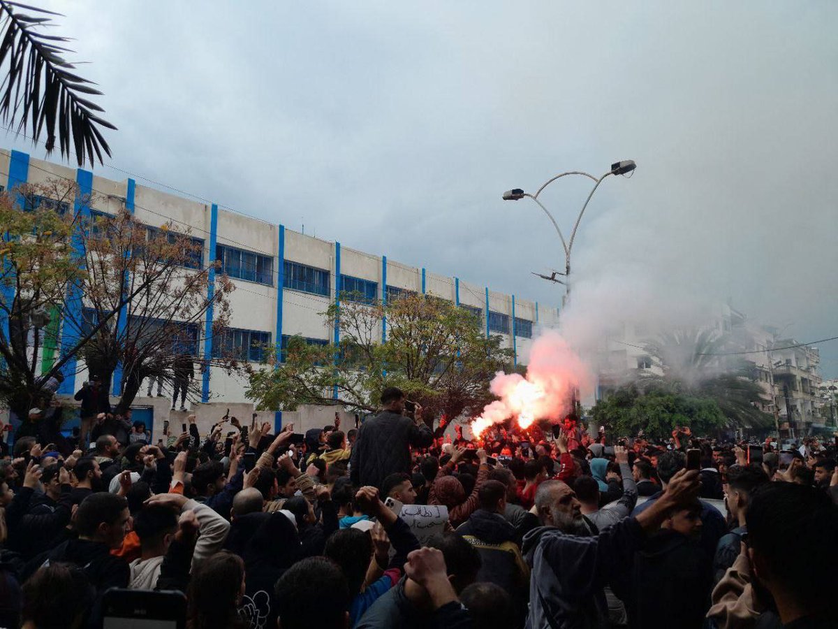 SyJusticeArc's tweet image. #Tartous: Continuous demonstrations demanding decentralization, the release of detainees, freedom, and an end to sectarian killings.