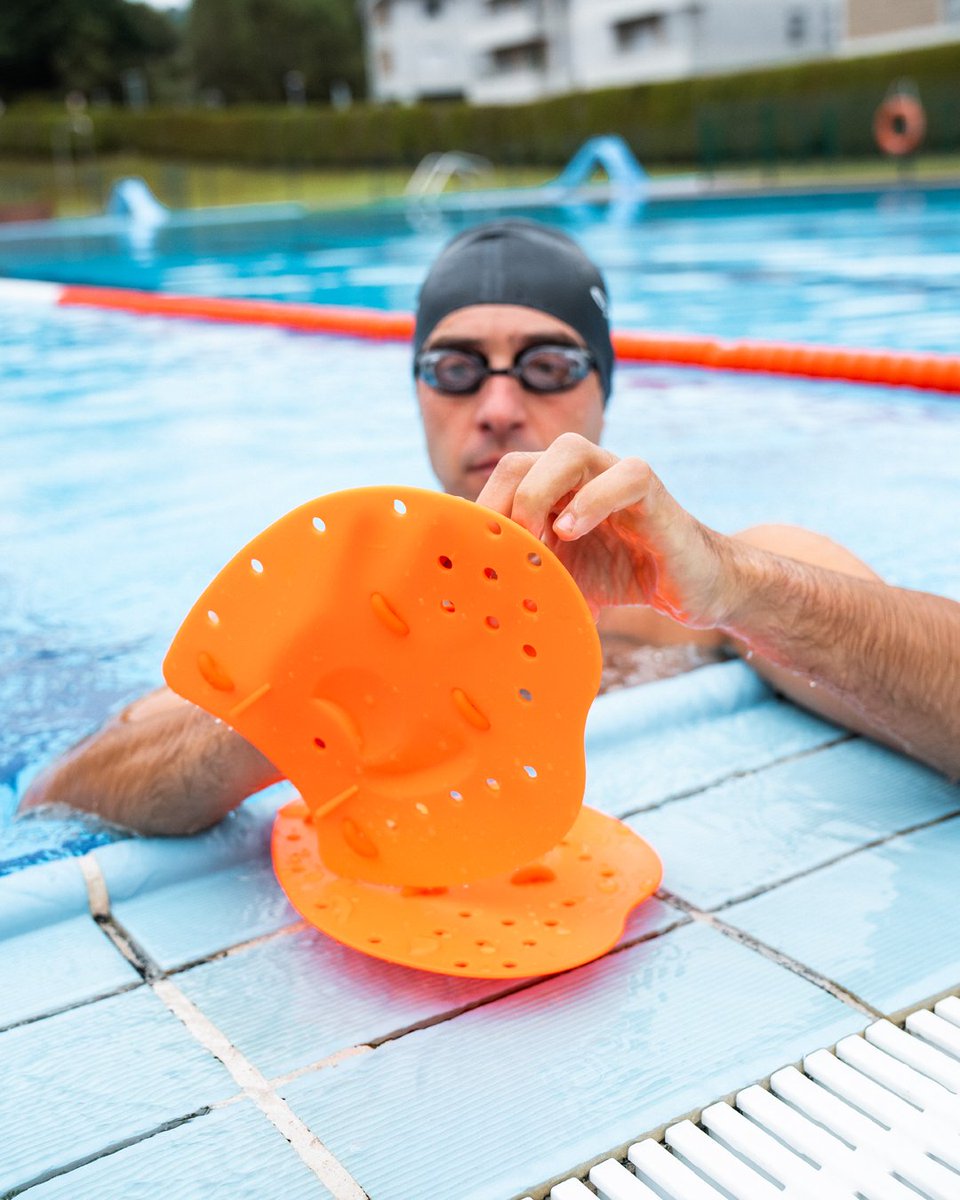 orcasportswear's tweet image. The Flat Paddles are the ideal pool companion for swimmers who want to build strength and refine technique. By increasing resistance with every pull, they help you improve propulsion, balance, and feel for the water.

#ChasingEpic #RaisedInTheWater #Accessories