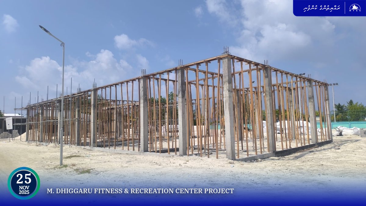 MTCCPlc's tweet image. Project Update: Development of Fitness Recreation Center at M. Dhiggaru

Roof beam reinforcement and shuttering works are ongoing at the site.

Follow more updates at: projects.mtcc.com.mv

#MTCCProjects #TeamMTCC #RayyithungeKunfuni #GaumuBinaakurumugaaMTCC