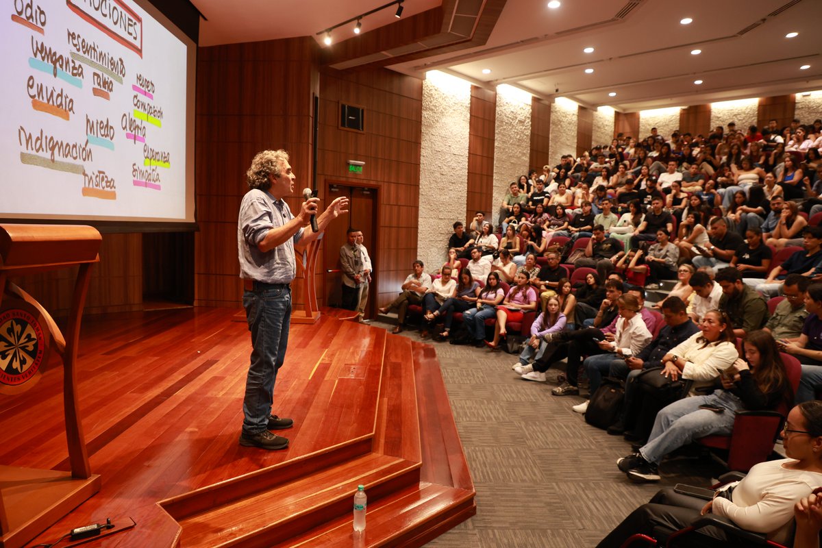 Así se vivió la Conferencia: Liderazgo y Gestión. Arte de Gobernar de la mano del académico y precandidato presidencial Sergio Fajardo, quien abordó temas de seguridad, educación y desarrollo regional, con énfasis en iniciativas específicas para el Meta.