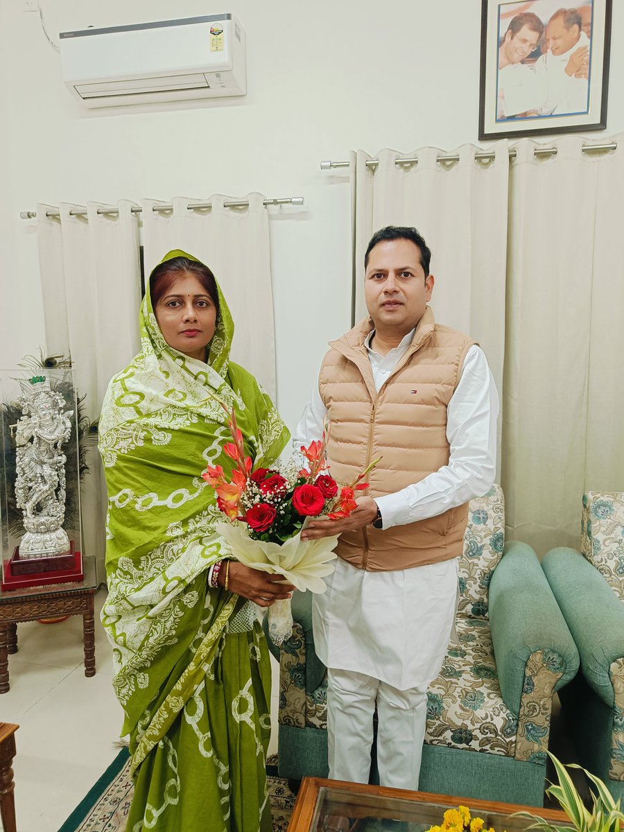 Ramilameghwal's tweet image. आज #जयपुर में जालोर-सिरोही लोकसभा प्रत्याशी सम्मानीय श्री @VaibhavGehlot80 जी सें उनके आवास पर मुलाकात की।

जालोर कांग्रेस जिलाध्यक्ष नियुक्त होने पर संगठनात्मक सार्थक चर्चा हुई।
#jaipur #Rajasthan