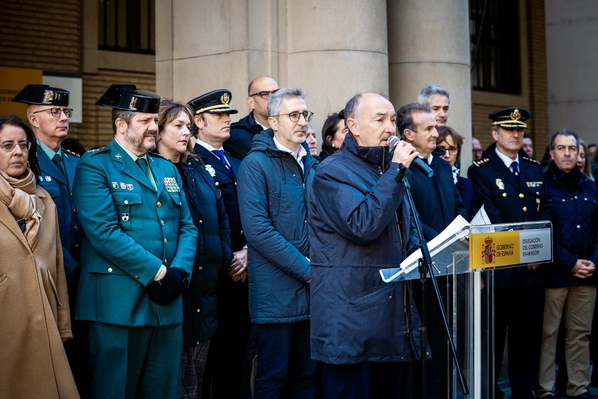 Hoy, en Zaragoza, hemos guardado un minuto de silencio por las 38 mujeres asesinadas este año a manos de la violencia machista. Una de ellas, aquí, en Aragón.

He leído la declaración institucional con un mensaje que debemos repetir sin descanso: La lucha contra la violencia