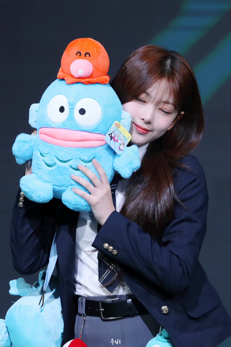 arinatmyheart's tweet photo. 251024 λ€λͺ¨μ¦
#BOME #λ΄
#λ΄μ΄_μμΌμΈκ°λ΄
#Fall_in_love_Spring https://t.co/loIXVczrBN
