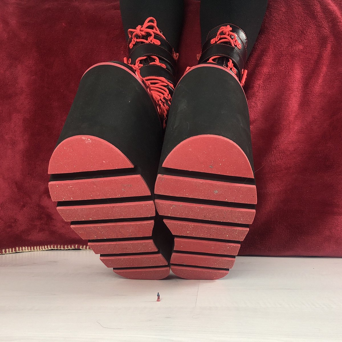 GtsRose's tweet image. My #giantess boots are dirty, fix it slave 

#sizetwittter