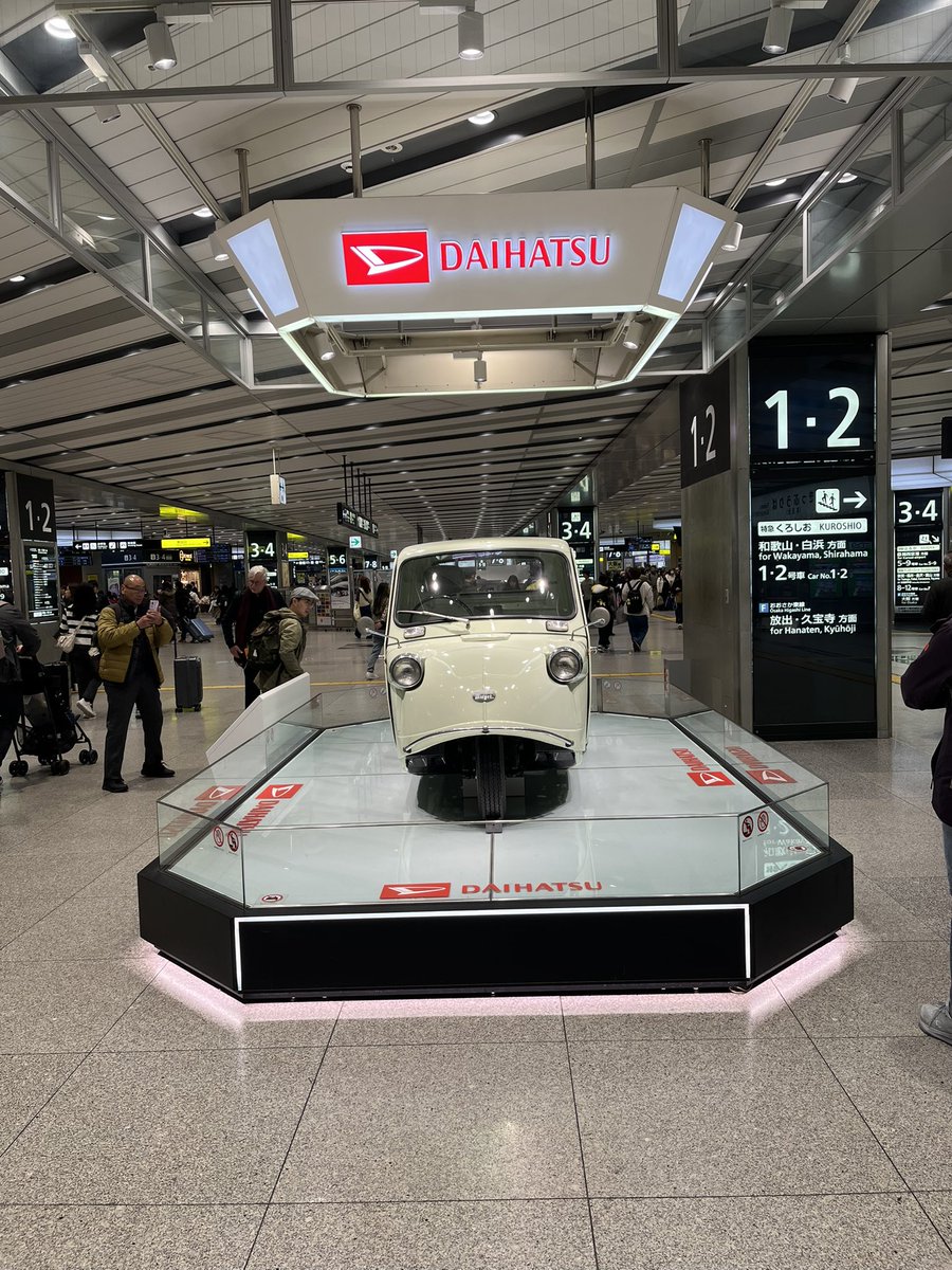 piccolo5655's tweet image. おつかれちゃん、帰ってきました。
晩御飯は大阪でお好み焼き^ ^
看板が面白い🤣

大阪梅田駅にはミゼット
^ ^