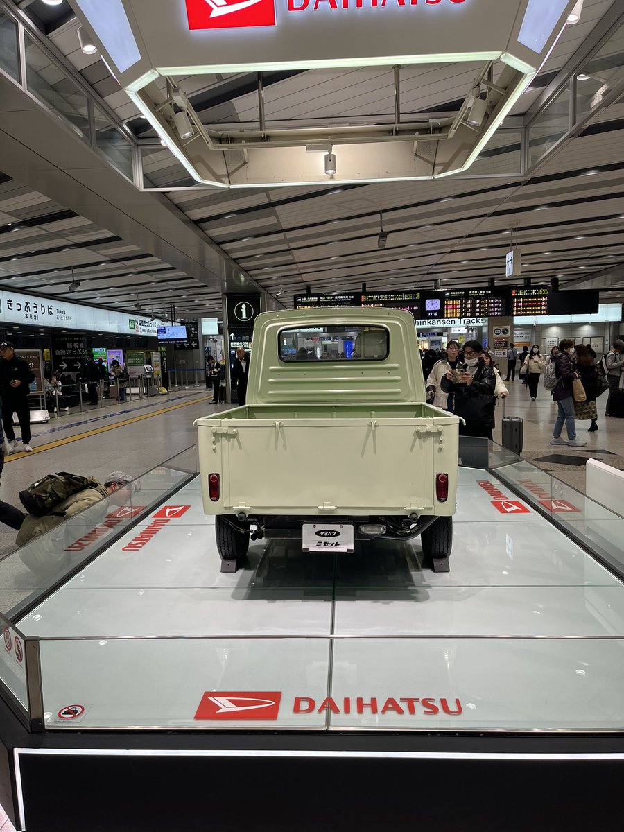 piccolo5655's tweet image. おつかれちゃん、帰ってきました。
晩御飯は大阪でお好み焼き^ ^
看板が面白い🤣

大阪梅田駅にはミゼット
^ ^