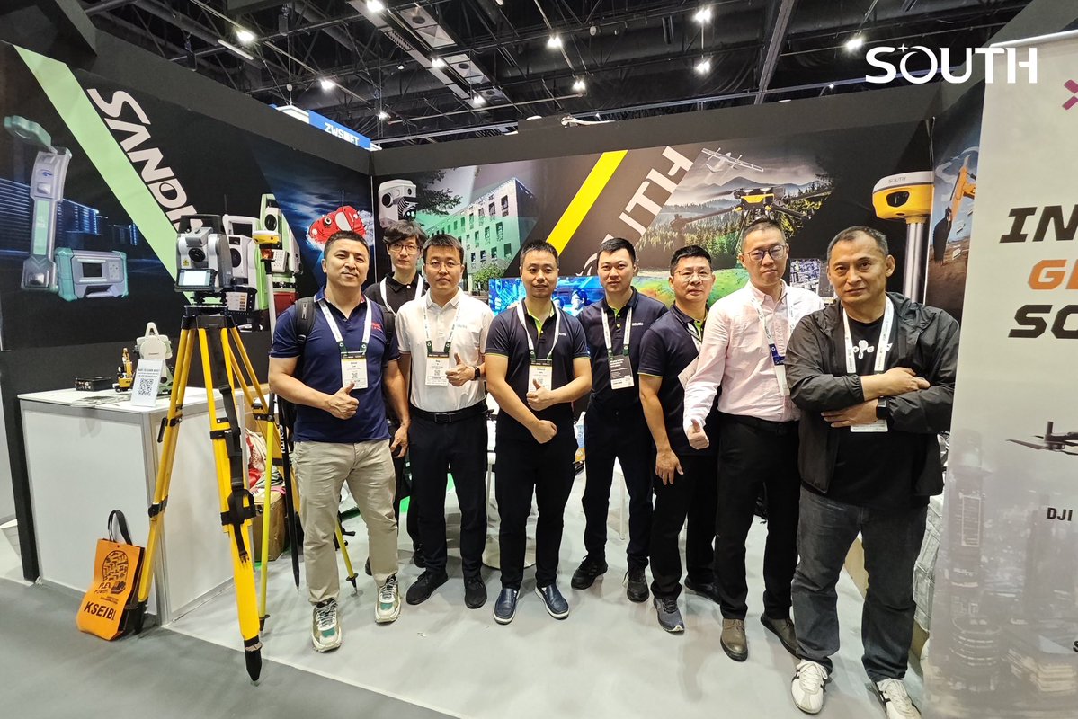 southinstrument's tweet image. The internationally acclaimed Big 5 GeoWorld Exhibition has kicked off in a vibrant atmosphere. #SOUTH, a leading industry enterprise, showcased a range of new products, becoming a key highlight. Its booth drew many professional visitors and partners who paused for discussions.