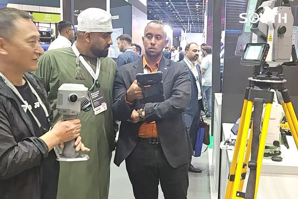 southinstrument's tweet image. The internationally acclaimed Big 5 GeoWorld Exhibition has kicked off in a vibrant atmosphere. #SOUTH, a leading industry enterprise, showcased a range of new products, becoming a key highlight. Its booth drew many professional visitors and partners who paused for discussions.