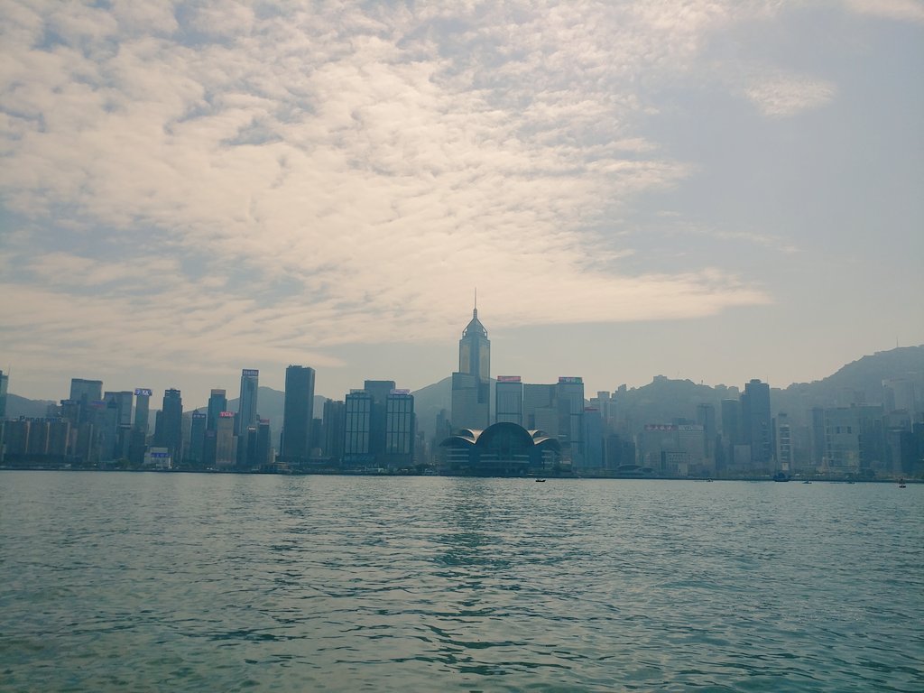 214ya's tweet photo. 上杉さん: I enjoyed the beautiful scenery of Victoria Harbour and saw many handprints of Hong Kong celebrities at the Avenue of Stars. I compared my hand to Jackie Chan's handprints, they're about the same size 😄 if I were invited, I'd like to have my handprints placed there https://t.co/vrtL9GA9Cp
