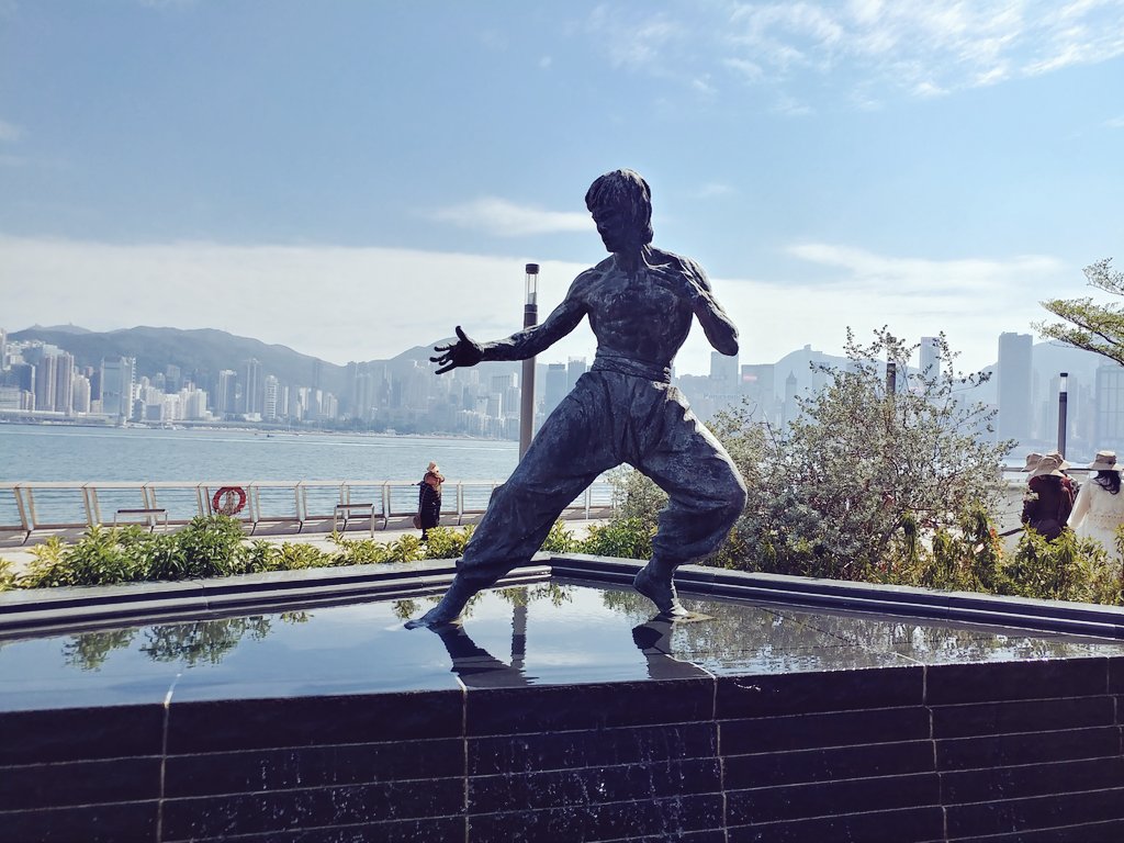 214ya's tweet photo. 上杉さん: I enjoyed the beautiful scenery of Victoria Harbour and saw many handprints of Hong Kong celebrities at the Avenue of Stars. I compared my hand to Jackie Chan's handprints, they're about the same size 😄 if I were invited, I'd like to have my handprints placed there https://t.co/vrtL9GA9Cp