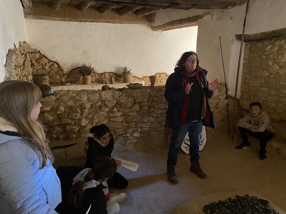 Els i les alumnes de robòtica de 6è han pogut visitar la Ciutadella Ibèrica de Calafell, on la Georgina ens ha resolt alguns dubtes sobre el nostre sistema de protecció integral del jaciment. @calafellhistoric Moltes gràcies també a <a href="/BisbalPenedes/">Ajuntament de la Bisbal del Penedès</a> per subvencionar l’autobús🦾🤖